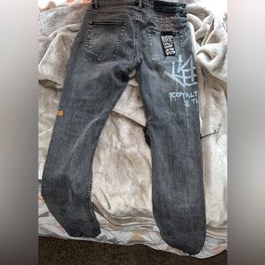 Im selling a pair of designer ksubi jeans